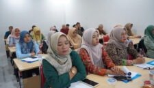 Photo: Para calon pengurus KDMP saat menyimak pemaparan dari Narasumber tentang pengetahuan Koperasi dari Disperindag Koperasi&UMKM Banjarnegara di Gedung Plut.(Dok.Kominfo Bna/Beritafakta.id)