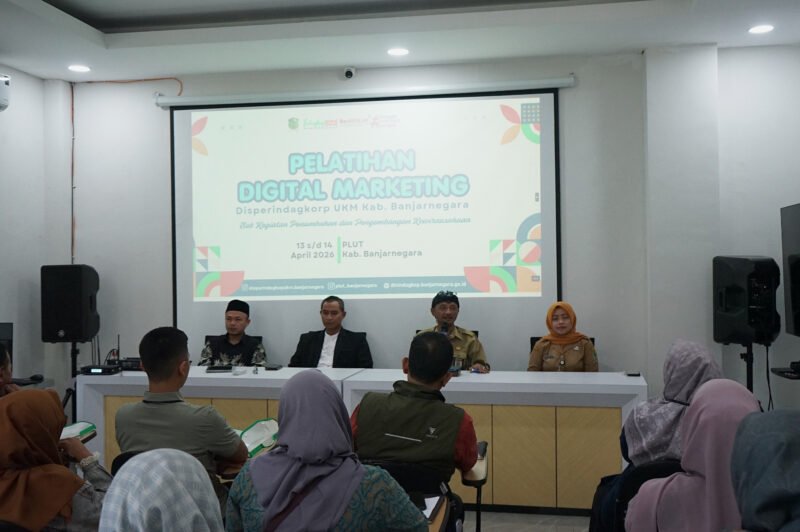 Pelatihan Marketing digital berbasis AI oleh Disperindagkop& UMKM Kabupaten Banjarnegara,yang di peruntukan untuk Pelaku usaha mikro di Gedung Plut berlangsung dua hari.(Dok.Kominfo/Berita Fakta.id)