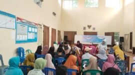 salah situasi saat pendistribusian Bantuan pangan oleh Bulog di Kelurahan Rejasa,Kecamatan Madukara, Kabupaten Banjarnegara.(Dok.Berita Fakta)