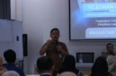 Photo: Pelatihan Kompetensi untuk pengurus KDMP se- Banjarnegara, sesi pengarahan oleh Aditya Agus Satria, Kadis BPPKAD Banjarnegara.(Dok.Kominfo Bna/BeritaFakta.id)