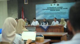 Wahid jumali Lc Wakil Bupati Banjarnegara, dengan jajaran Pemkab saat mengisi BIMTEK Penguatan CSIRT dalam antisipasi serbuan Siber.(Dok.Kominfo  Bna/Beritafakta.id)