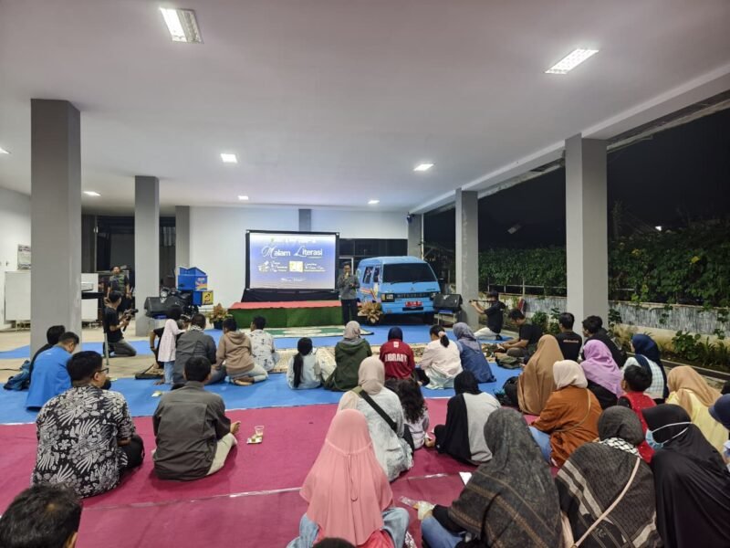  Photo: Malam Literasi di Disarpus Banjarnegara, dengan menonton karya film indie Di Hyang, Negeri di Atas Awan serta Banjarnegara Surga Punya Cerita.(Dok Kominfo/BeritaFakta.id)