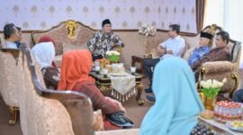 Photo:Wakil Bupati Banjarnegara Wachid Jumali, Lc saat menerima Komisi E DPRD Provinsi Jateng di Pringgitan, nampak suasana hangat menyelimutinya.(Dok.Kominfo Bna/BeritaFakta.id)