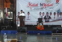 Rofik Hananto sedang mengisi Sambutan pada acara Halal Bihalal dengan Bupati Amalia Desiana di Pendopo Dipayudha Adigraha.(Dok.Kominfo/Beritafakta.id)