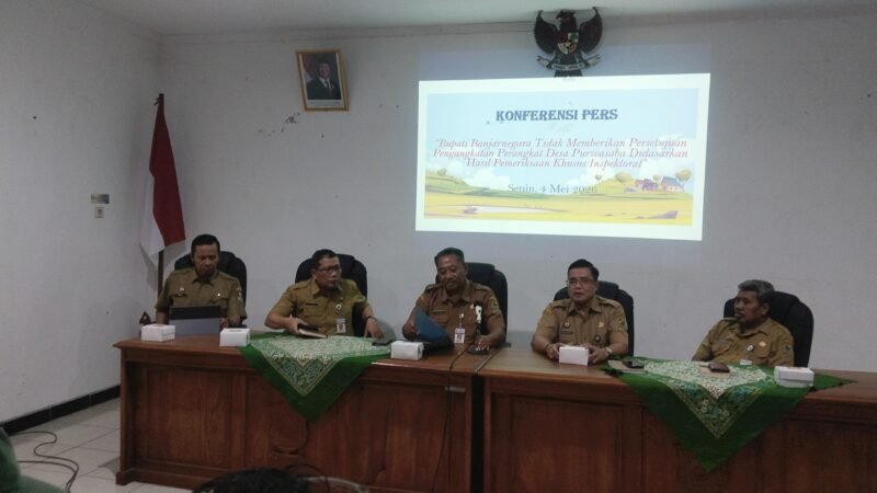 Konferensi  Pers Penyampaian Pemkab Banjarnegara melalui Pj Sekda Tursiman dan OPD terkait ke publik terkait dengan Polemik Penjaringan Perangkat Desa Purwasaba pada 2 januari- 12 Februari 2026.(Dok.beritafakta.id)