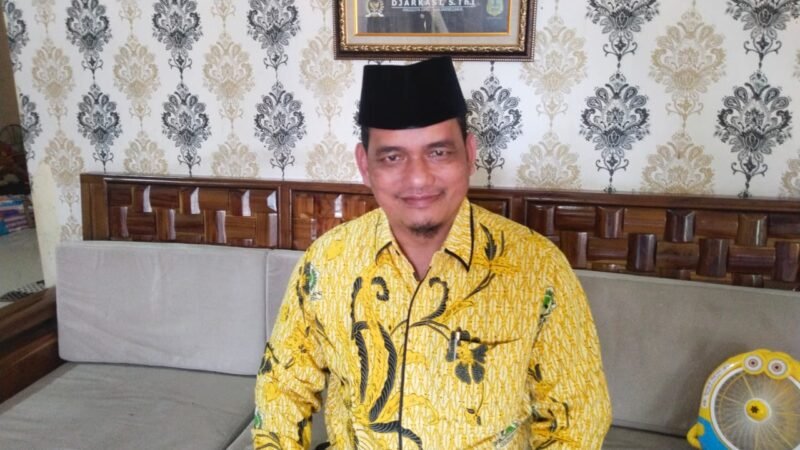 Perwakilan Komite MAN 1 Banjarnegara, Zharkasi Efendi, S.T.h.i dan Anggota DPRD Kota dari Fraksi Golkar. (Dok.Berita Fakta.id)