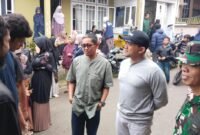 Agung Hermawan, S,STP, ME Camat Batur(tengah memakai topi) Kepala Desa Batur Fauzi(Berkaca mata) dan Danramil Batur saat berada di lokasi pembagian Daging kurban.(Dok.Berita Fakta.id)