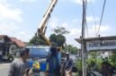 Dinas Perhubungan Banjarnegara dengan sigap lakukan perbaikan ruas jalan Susukan- Banyumas, nampak teknisi sedang lakukan perbaikan.(Dok.Berita Fakta.id)