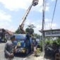 Dinas Perhubungan Banjarnegara dengan sigap lakukan perbaikan ruas jalan Susukan- Banyumas, nampak teknisi sedang lakukan perbaikan.(Dok.Berita Fakta.id)