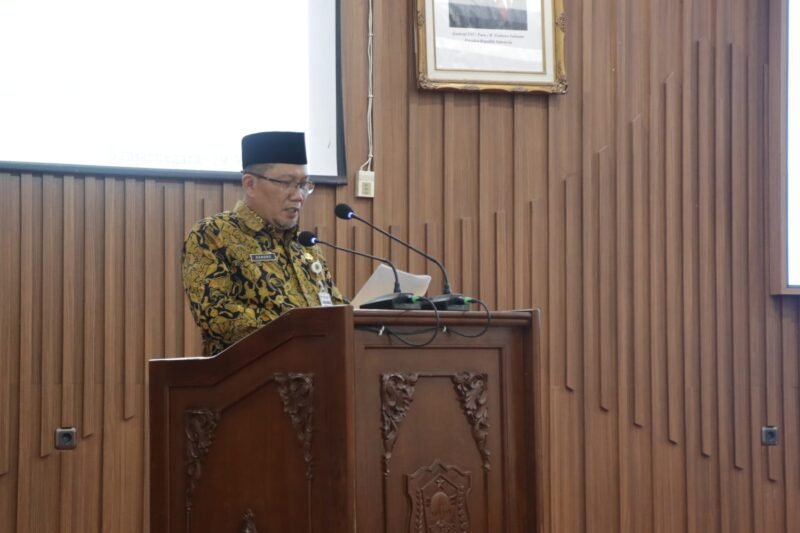 Sekda Banjarnegara Hendro Cahyono, saat memaparkan  terkait ekonomi kreatif pada Raperda 2026 di Gedung DPRD Banjarnegara.(Dok.Kominfo Bna/Berita fakta.id)