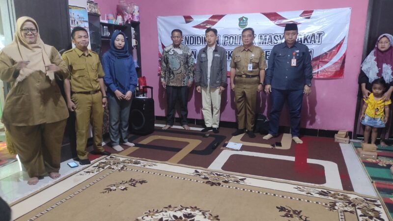Edukasi politik yang bersih dari Ba kesbangpol Kabupaten Banjarnegara di kediaman anggota DPDR Kabupaten kota dari fraksi Gerindra Anto SPd, MM, yang beralamatkan di Desa Gumelar, Kecamatan Karang Kobar, Kabupaten Banjarnegara.(Dok.Kominfo/Berita Fakta.id).