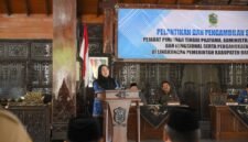 Bupati Banjarnegara dr Amalia Desiana saat mengisi acara sambutan pelantikan dan pengangkatan ASN di jajaran Pemkab Banjarnegara.(Dok.Berita Fakta.id)