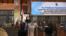 Bupati Banjarnegara dr Amalia Desiana saat mengisi acara sambutan pelantikan dan pengangkatan ASN di jajaran Pemkab Banjarnegara.(Dok.Berita Fakta.id)