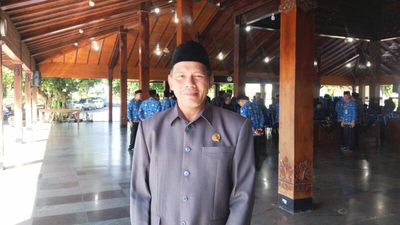 Ketua Komisi l DPRD Banjarnegara Bidang Pemerintahan Isnan Rijadi dari Fraksi Partai Amanat Nasional(Pas) setelah wawancara di acara Rotasi dan pelantikan ASN di Pendopo Dipayudha Adigraha.(Dok.Berita Fakta.id)