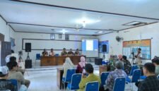 Suasana sosialisasi Regulasi Pengangkatan Perangkat Desa Purwasaba, di Aula Kantor Kecamatan Mandiraja, nampak camat dan OPD Terkait Hadir di acara ini.(Dok.Kominfo/Berita Fakta id)