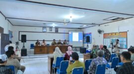Suasana sosialisasi Regulasi Pengangkatan Perangkat Desa Purwasaba, di Aula Kantor Kecamatan Mandiraja, nampak camat dan OPD Terkait Hadir di acara ini.(Dok.Kominfo/Berita Fakta id)
