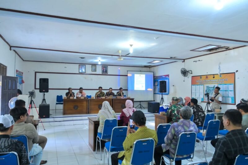 Suasana sosialisasi Regulasi Pengangkatan Perangkat Desa Purwasaba, di Aula Kantor Kecamatan Mandiraja, nampak camat dan OPD Terkait Hadir di acara ini.(Dok.Kominfo/Berita Fakta id)