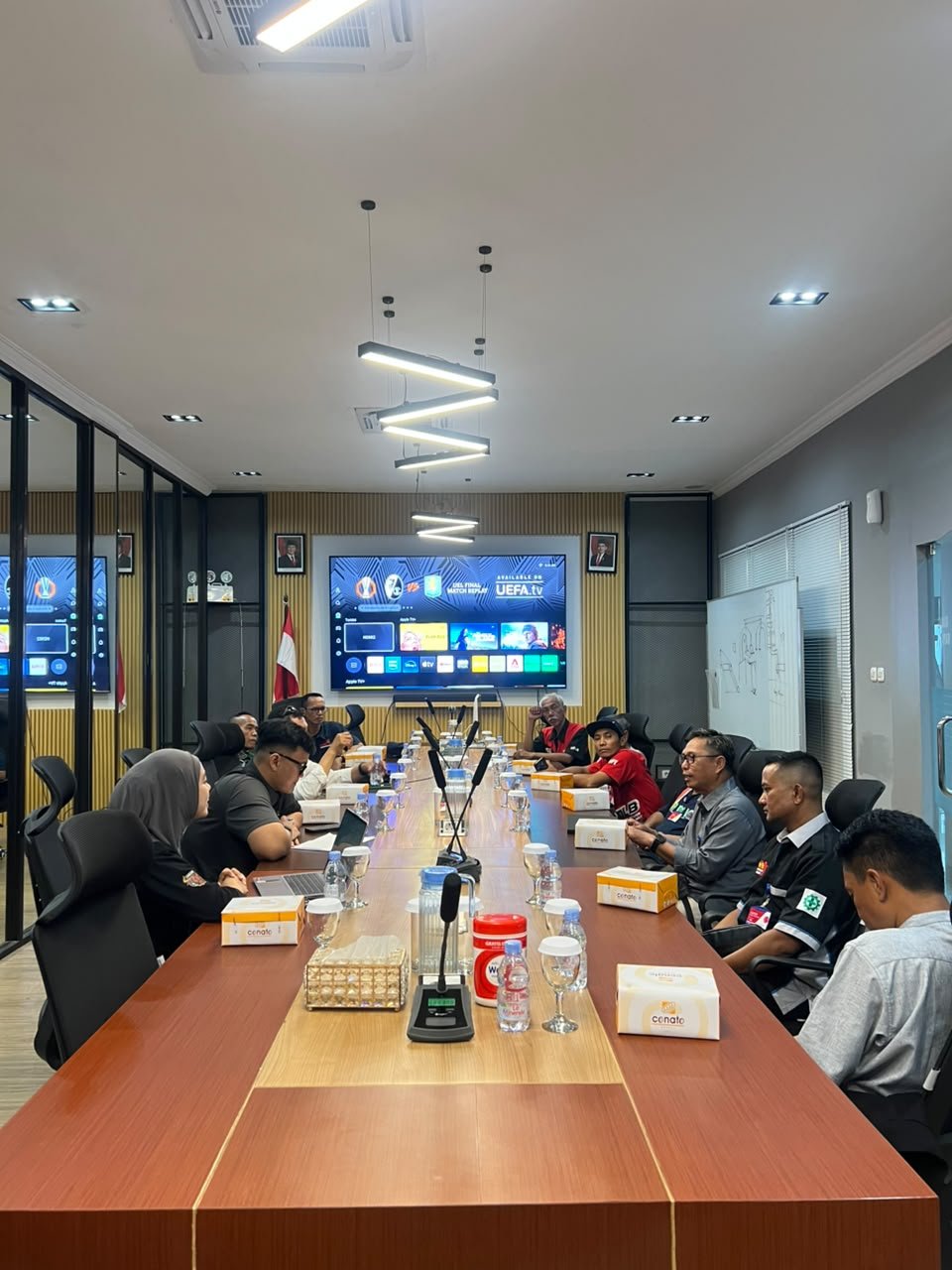 Audiensi perwakilan komunitas pengemudi bersama Pertamina Patra Niaga di IT Tanjung Wangi Banyuwangi membahas kendala Program Subsidi Tepat,