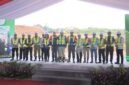 Sejumlah pejabatDirektur Panas Bumi, Direktorat Jenderal Energi Baru Terbarukan dan Konservasi Energi (EBTKE), Kementerian Energi dan Sumber Daya Mineral (ESDM), Priatin Hadi Wijaya, bersama Direktur Utama GDE, Yudistian Yunis, Komisaris Utama GDE, Heri Setiawan, Vice President Onshore Division PT Timas Suplindo, Mukti M. Solichin, Direktur Utama PT Rekayasa Engineering, Donal Silitonga, Gubernur Jawa Tengah yang diwakili Kepala Biro Perekonomian, Johan Hadiyanto, Bupati Banjarnegara yang diwakili Asisten Ekonomi dan Pembangunan, Mohamad Iqbal, Bupati Wonosobo yang diwakili oleh Sekretaris Daerah Wonosobo, One Andang Wardoyo, serta jajaran Forkopimda Provinsi Jawa Tengah, Kabupaten Banjarnegara, dan Kabupaten Wonosobo melakukan penekanan tombol sebagai tanda dimulainya pembangunan PLTP 2 Dieng (foto/ahr)