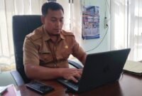 Ibnu Adi Subagyo, S.STP, MAP Kabid Penagihan dan Pelaporan Pendapatan Daerah BPPKAD Banjarnrgara saat berada di ruangannya.(Dok.Berita Fakta.id)