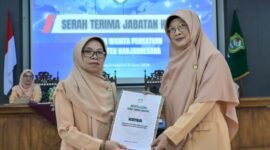 Ketua Dharma Wanita Persatuan (DPW) Banjarnegara Farida Hendro Cahyono resmi menggantikan Heni Yuliati Tursiman, saat acara serah Terima.(Dok.Kominfo.Bna/Berita Fakta.id)