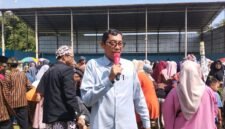 Martoyo S.sos saat berada di lapangan Maero Koco dalam pelaksanaan Perayaan tahun Jawa atau Sadran 2026, Desa Kemranggon, Kecamatan Susukan, Kabupaten Banjarnegara.(Dok.Bas/Berita Fakta.id)