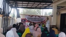Pursito,Sag, MM Kordinator Divisi SDM dan Diklat Bawaslu Banjarnegara saat memberikan pemaparan bahaya Money Politik dalam Adab berdemokrasi di Gelar Acara Pendidikan Politik Masyarakat dan peningkatan Demokrasi.(Dok.Berita Fakta.id)