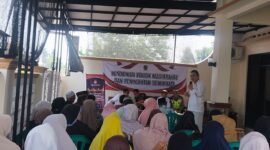 Pursito,Sag, MM Kordinator Divisi SDM dan Diklat Bawaslu Banjarnegara saat memberikan pemaparan bahaya Money Politik dalam Adab berdemokrasi di Gelar Acara Pendidikan Politik Masyarakat dan peningkatan Demokrasi.(Dok.Berita Fakta.id)