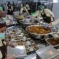 Petugas menyiapkan makanan program Makan Bergizi Gratis (MBG) di dapur Satuan Pelayanan Pemenuhan Gizi (SPPG) Badan Gizi Nasional (BGN) dan Polda Jateng di Jalan Rejosari, Semarang, Jawa Tengah, Kamis (17/7/2025). Polri berkolaborasi dengan Badan Gizi Nasional (BGN) mendirikan sebanyak 25 titik SPPG di wilayah kota/kabupaten provinsi tersebut yang akan menyasar kepada 90.717 orang penerima manfaat MBG dengan fokus distribusi yakni kepada siswa sekolah dari tingkat TK, SD, SMP, SMA/SMK, dan SLB sekaligus ibu hamil, ibu menyusui serta anak stunting. ANTARA FOTO/Makna Zaezar/agr