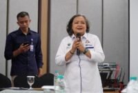 Prima Anna Maria G., S.Si.T. dari PKTJ Kementerian Perhubungan memberikan arahan kepada peserta Diklat Pengemudi Angkutan Barang Berkeselamatan di Boyolali.