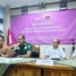 Kepala Kejari Banjarnegara, Fitriansyah Akbar, S.H., M.H., didampingi Komisaris PT BPR BKK Mandiraja (Perseroda), Aditya Agus Satria, dalam siaran pers yang digelar di Banjarnegara, (Foto/doc.bkk)