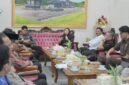 Bupati Banjarnegara Amalia Desiana dan Wakil Bupati Wachid Jumali,Lc, Ketua DPRD Slamet, serta jajaran Forkompinda saat membahas isu strategis terkait MPLS di Pringgitan.(Dok.Kominfo Bna/BeritaFakta id)