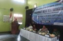  Drs.Susanto Camat Purwareja Klampok bersama Marjono Kades Kaliwinasuh,Kapolsek dan Danramil Purwareja Klampok saat berada di Acara Pelantikan Formasi Kasi Kesra dan Kadus lV Desa Kaliwinasuh di Aula Pemdes setempat. (dok.BeritaFakta.id)