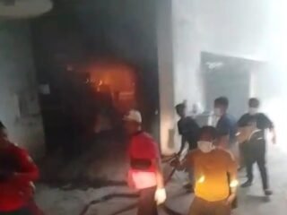 Warga Sekitar Panik, CV Dayi Jaya Pabrik Sol Sepatu di Tanjung Brebes Terbakar    