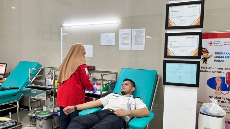 Rumah Tahanan Negara (Rutan) Kelas IIB Banjarnegara menggelar aksi donor darah di Kantor Palang Merah Indonesia (PMI) Kabupaten Banjarnegara, Rabu (12/8). 