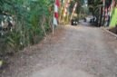 Kondisi Ruas jalan Dukuh Pakis aji yang rusak parah biarpun sudah di bantu dengan dana desa di aspal baru 300 meter tapi masih belum cukup, karena volume keseluruhan hampir 1750 meter di akses utama.(Dok.Berita Fakta.id)