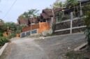 Nampak kondisi ruas jalan  Dukuh Pakis Aji sebagai akses satu satunya warga wilayah tersebut untuk jalur ekonomi, pendidikan bahkan saksi bisu akses perkebunan kopi dan cengkeh di masanya.(Dok.Berita Fakta.id)
