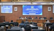 Suasana rapat paripurna di gedung DPRD Kabupaten Banjarnegara dalam rangka pembahasan Perda Pengelolaan Sampah Plastik menjadi BBM.(Dok.Kominfo Bna/Berita fakta id.)