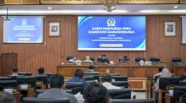 Suasana rapat paripurna di gedung DPRD Kabupaten Banjarnegara dalam rangka pembahasan Perda Pengelolaan Sampah Plastik menjadi BBM.(Dok.Kominfo Bna/Berita fakta id.)