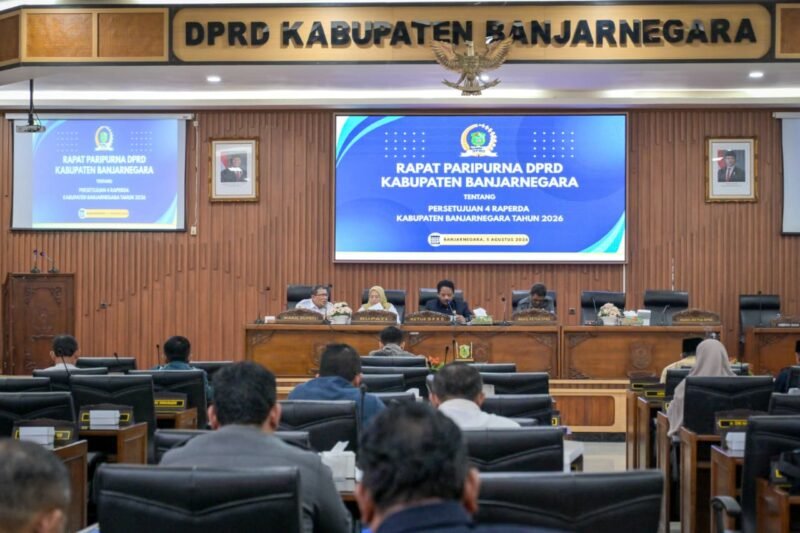 Suasana rapat paripurna di gedung DPRD Kabupaten Banjarnegara dalam rangka pembahasan Perda Pengelolaan Sampah Plastik menjadi BBM.(Dok.Kominfo Bna/Berita fakta id.)