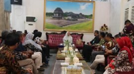 Bupati Banjarnegara menerima audiens dari DJKI guna membahas produk unggulan dari wilayah daratan tinggi Dieng.(Dok.Kominfo Bna/Berita fakta.id)