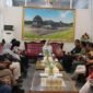 Bupati Banjarnegara menerima audiens dari DJKI guna membahas produk unggulan dari wilayah daratan tinggi Dieng.(Dok.Kominfo Bna/Berita fakta.id)