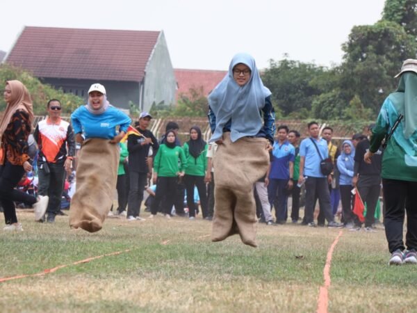 Bukan Sekadar Menang, Lomba Tradisional HUT Ke-81 RI Hadirkan Kebahagiaan di Brebes