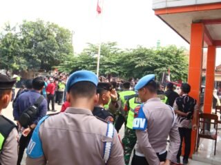 Polres Brebes Amankan Audiensi FMPK di Balai Desa Karangsembung, Kedepankan Pendekatan Humanis