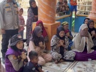 Dua Hari Menemani Warga Manggarai Barat, Tim Trauma Healing Polda Jateng Bantu Pulihkan Kekuatan Psikologis Warga Terdampar Gempa