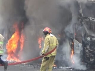 Bus Eka Tujuan Cilacap Terbakar di Madiun, Seorang Penumpang Terluka Bakar