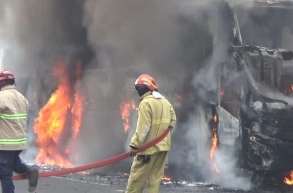 Bus Eka Tujuan Cilacap Terbakar di Madiun, Seorang Penumpang Terluka Bakar