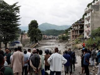 Banjir Bandang Nepal Telan Ratusan Korban, Ribuan Orang Masih Hilang