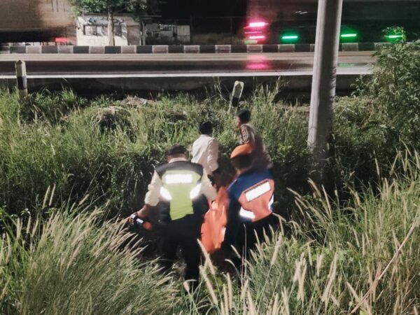 Polsek Losari Evakuasi Korban Tertemper Kereta Api Kertajaya, Jenazah Diserahkan kepada Keluarga
