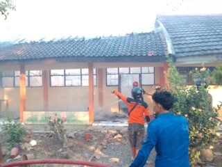 Tujuh Ruang Kelas SMA N1 Bantarkawung Ludes Terbakar, Kerugian di Taksir Dua Miliar Lebih
